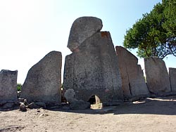 The Giants' Tomb of Li Lolghi 